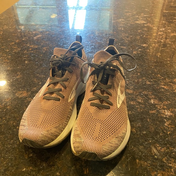 Only worn twice. Brand new condition. Great running shoes. - Picture 5 of 5